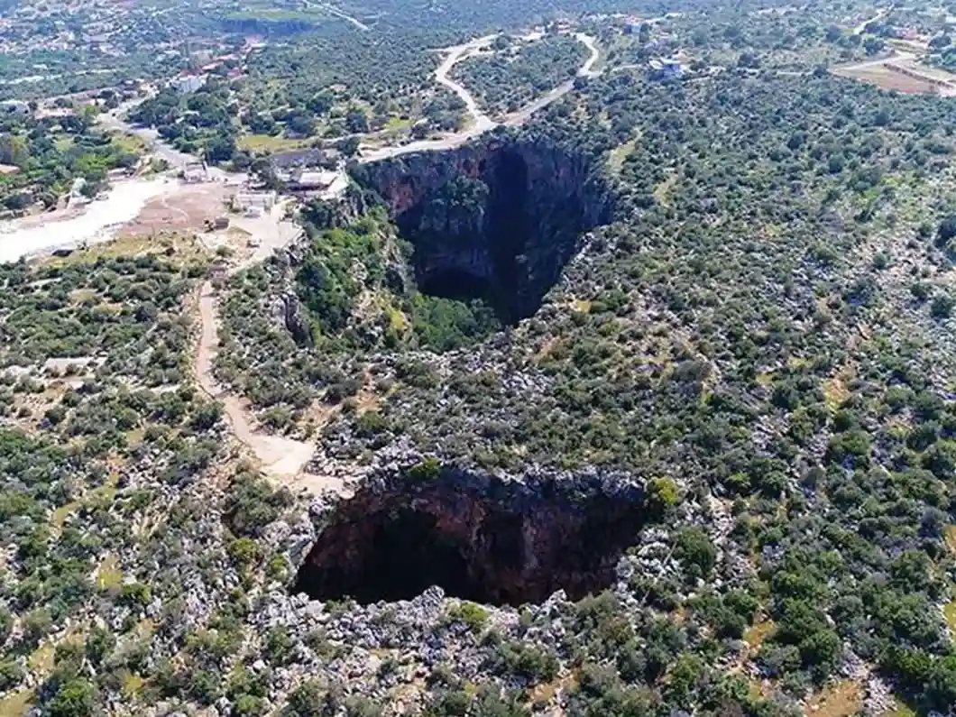 mersin cennet cehennem obruklarını